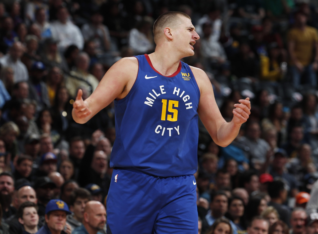 九游体育下载 太狠了！浓眉哥连续十场比赛得分超过关键助攻今夜丹佛掘金内部沟通，上海申花围绕意大利杯战术微调